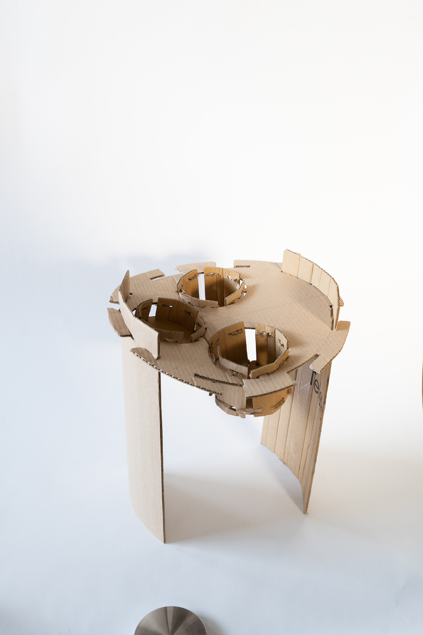 Kartonmodell des Tisches
