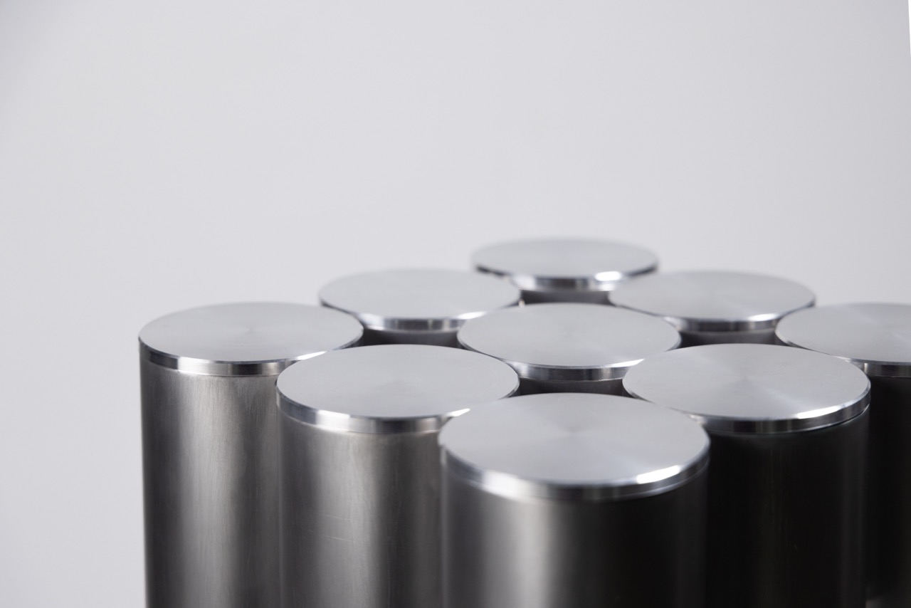 Tube Table von der Seite