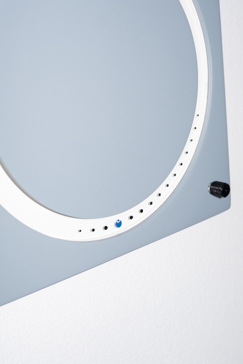 Detail des Rings mit Punkten für die Zyklustage und Drehknopf